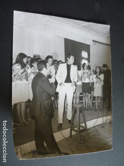 Photos of Singers: RAPHAEL CANTANTE ANTIGUA FOTOGRAFIA 18 X 24 CM
