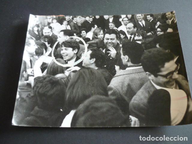 Photos of Singers: RAPHAEL CANTANTE ANTIGUA FOTOGRAFIA 18 X 24 CM