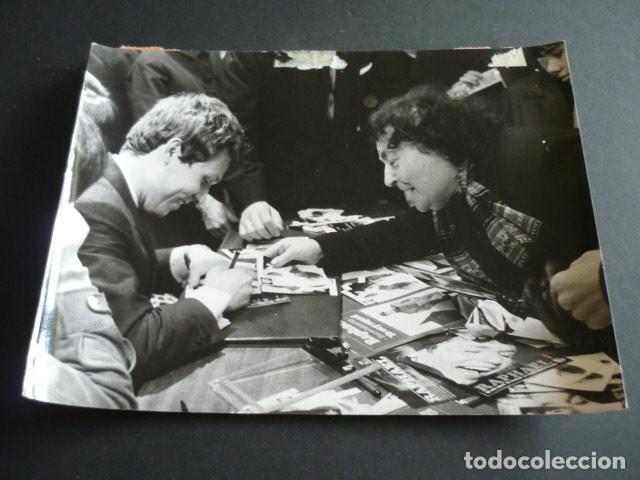 Photos of Singers: RAPHAEL CANTANTE ANTIGUA FOTOGRAFIA 18 X 24 CM