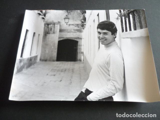 Photos de Chanteurs et Chanteuses: RAPHAEL CANTANTE ANTIGUA FOTOGRAFIA 18 X 24 CM
