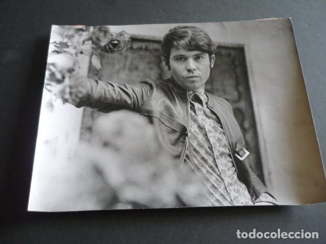 Photos of Singers: RAPHAEL EN MANAGUA NICARAGUA CANTANTE ANTIGUA FOTOGRAFIA 18 X 24 CM