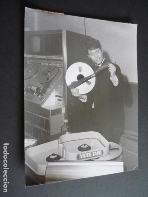 Photos of Singers: RAPHAEL CANTANTE ANTIGUA FOTOGRAFIA 18 X 24 CM