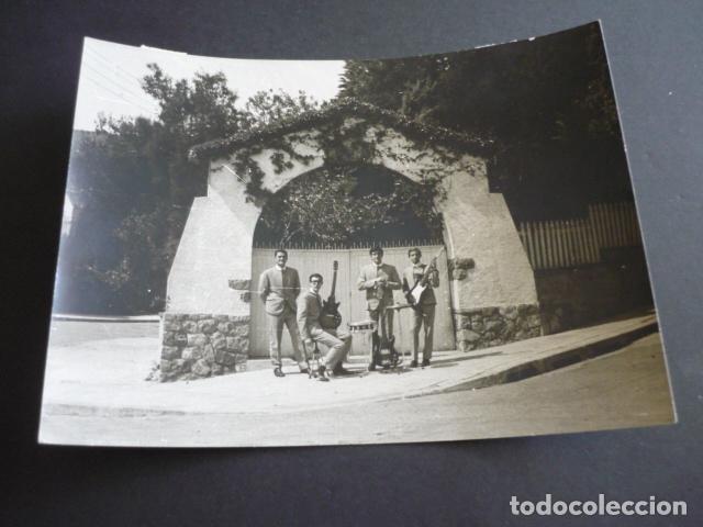 Photos de Chanteurs et Chanteuses: LOS TIBURONES CONJUNTO MUSICAL ANTIGUA FOTOGRAFIA 1964 24 X 18 CM