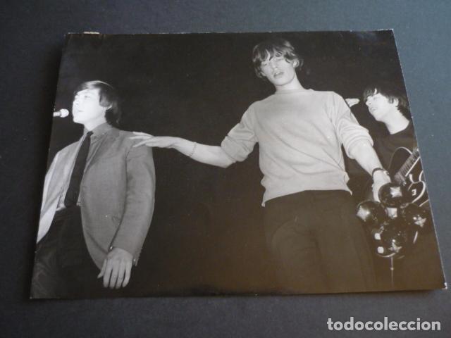 Fotos de Cantantes: MICK JAGGER THE ROLLING STONES ANTIGUA FOTOGRAFIA 1965 17 X 22 CM