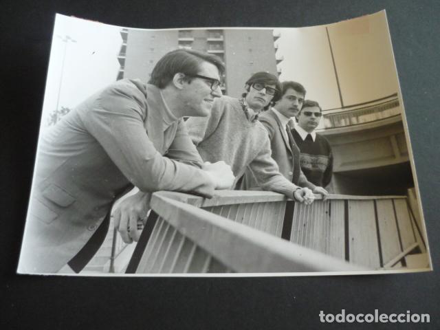 Fotos von Musikern: LOS RELAMPAGOS CONJUNTO MUSICAL ESPA&Ntilde;OL ANTIGUA FOTOGRAFIA 18 X 24 CM