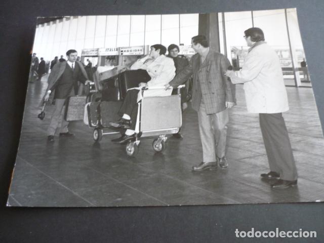 Fotos von Musikern: LOS RELAMPAGOS CONJUNTO MUSICAL ESPA&Ntilde;OL ANTIGUA FOTOGRAFIA 19,5 X 27 CM