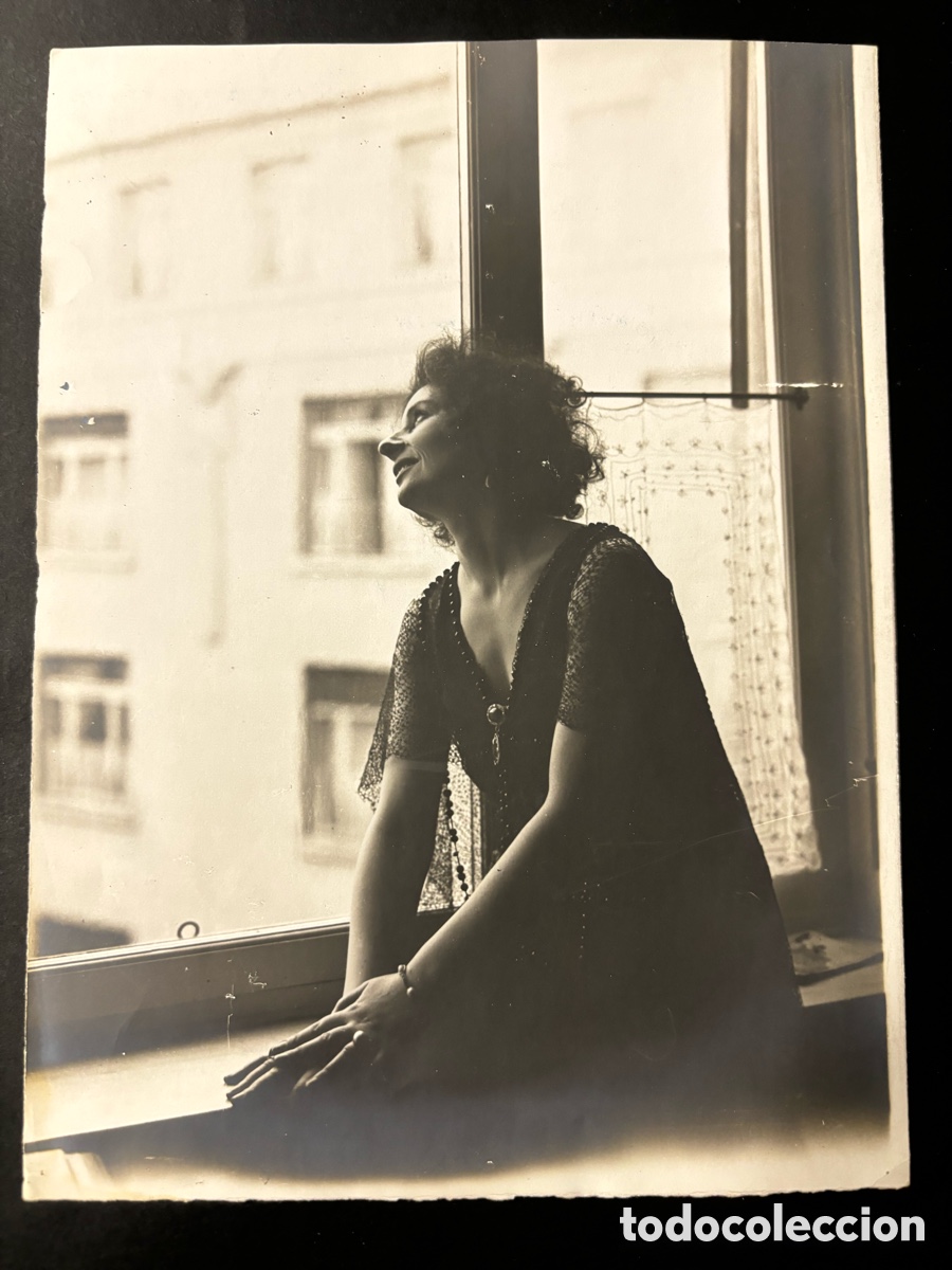 Photos of Singers: Foto original de la soprano Genevieve Genoveva Vix foto Cortes