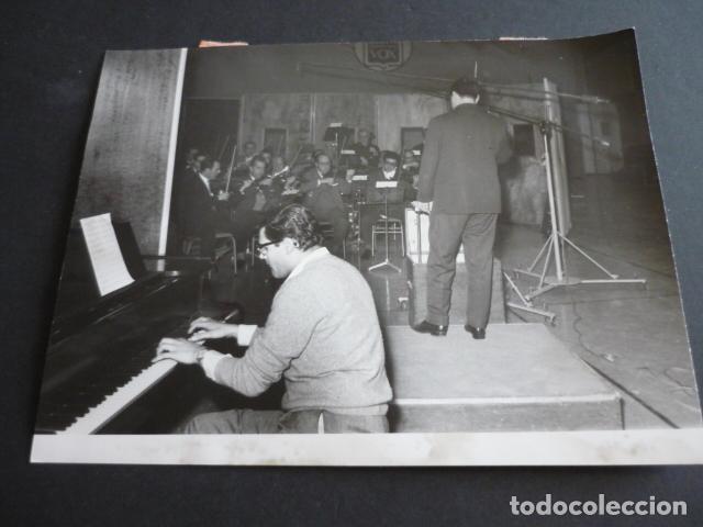 Photos de Chanteurs et Chanteuses: WALDO DE LOS RIOS PIANISTA DIRECTOR DE ORQUESTA ANTIGUA FOTOGRAFIA 18 X 24 CM