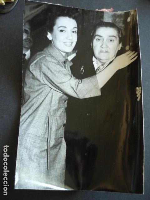 Photos of Singers: GLORIA LASSO CANTANTE CON SU MADRE ANTIGUA FOTOGRAFIA 12 X 17 CM