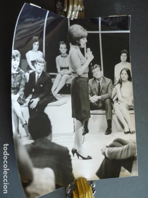 Photos of Singers: CECILIA CANTANTE 1967 ANTIGUA FOTOGRAFIA 24 X 18 CM