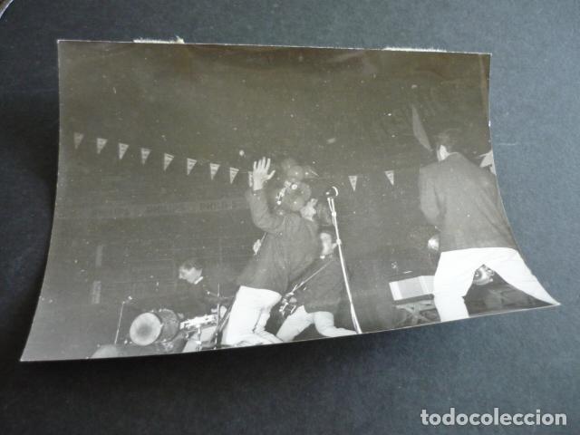 Photos of Singers: THE ROCKING BOYS CONJUNTO MUSICAL ANTIGUA FOTOGRAFIA 12 X 9 CM