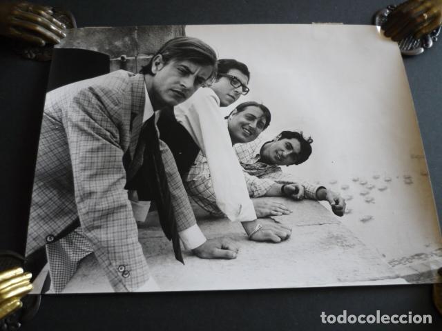 Photos of Singers: THE ROCKING BOYS CONJUNTO MUSICAL ANTIGUA FOTOGRAFIA 24 X 17 CM