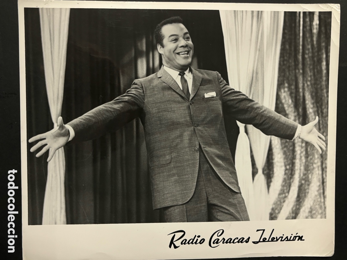 Fotos von Musikern: Foto original del cantante y bar&iacute;tono paname&ntilde;o Tony Moro radio Caracas televisi&oacute;n