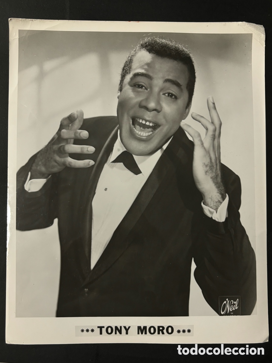 Fotos von Musikern: Foto original del cantante y bar&iacute;tono paname&ntilde;o Tony Moro
