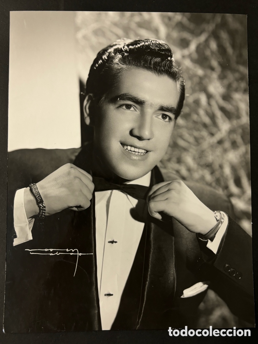 Fotos von Musikern: Foto original de cantante cubano foto Narcy studios La Habana cuba