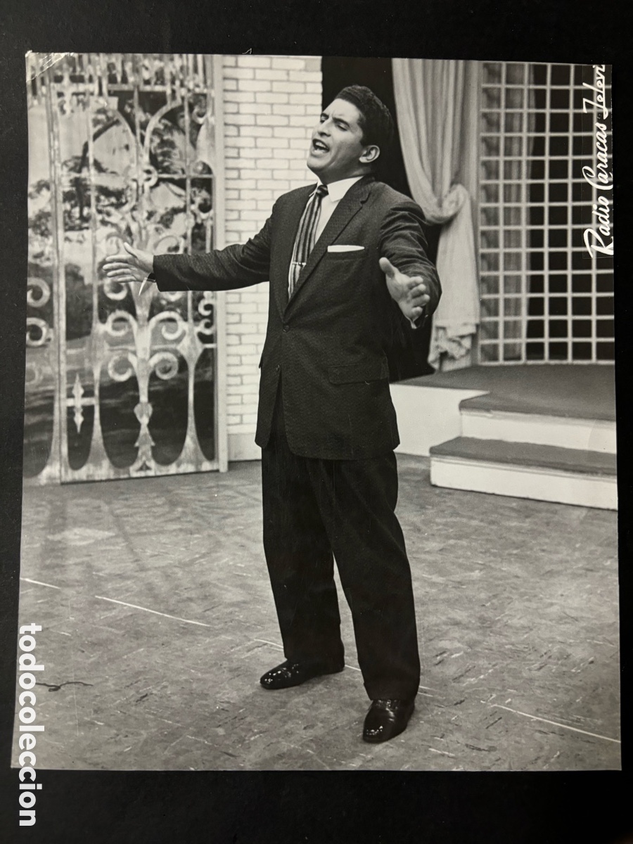 Fotos von Musikern: Foto original de cantante latino radio Caracas televisi&oacute;n