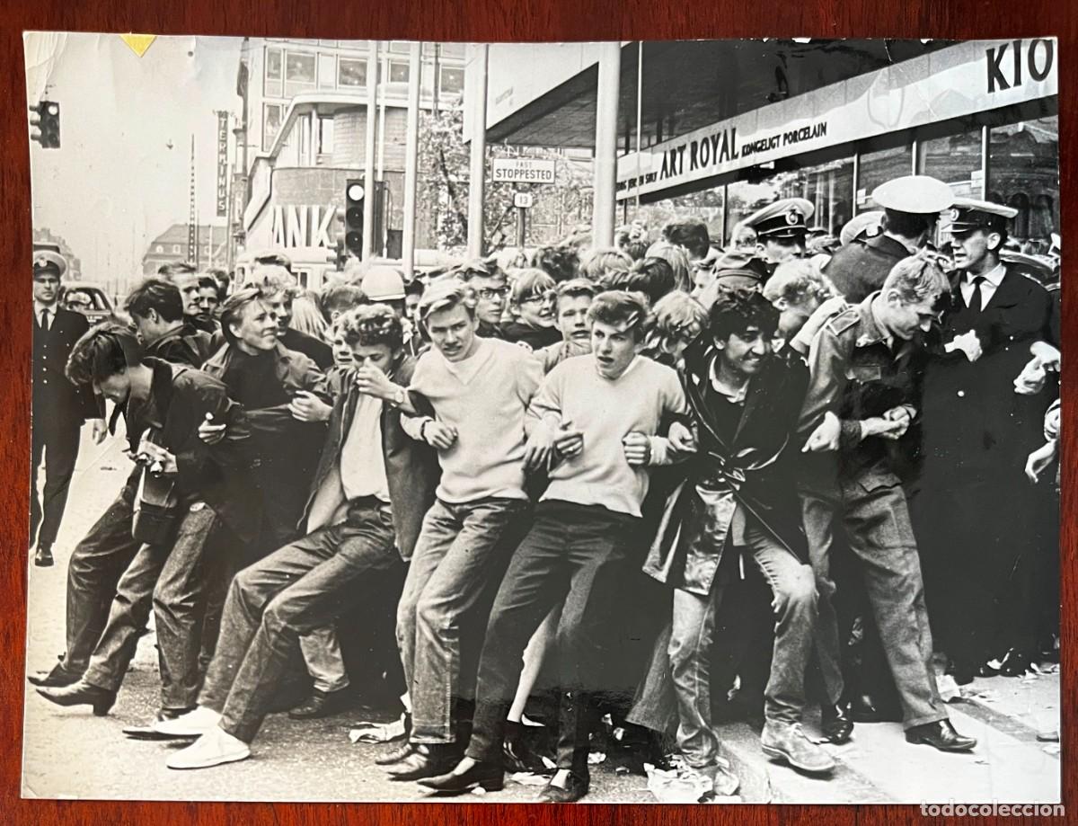 Photos of Singers: ANTIGUA FOTOGRAFIA THE BEATLES, 13-3-1964, EN COPENAGUE DINAMARCA, CONCIERTO EN EL K.B. HELL, OFRECI