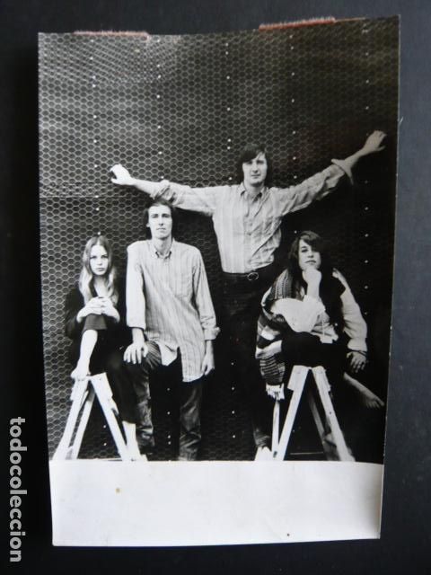 Photos de Chanteurs et Chanteuses: THE MAMAS AND THE PAPAS CONJUNTO MUSICAL ANTIGUA FOTOGRAFIA ORIGINAL 12 X 17 CM