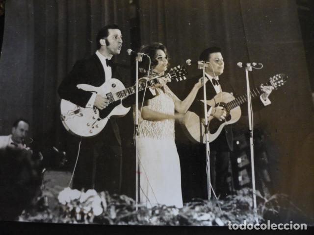 Photos de Chanteurs et Chanteuses: LOS TRES DE CASTILLA CONJUNTO MUSICAL ANTIGUA FOTOGRAFIA ORIGINAL 24 X 18 CM