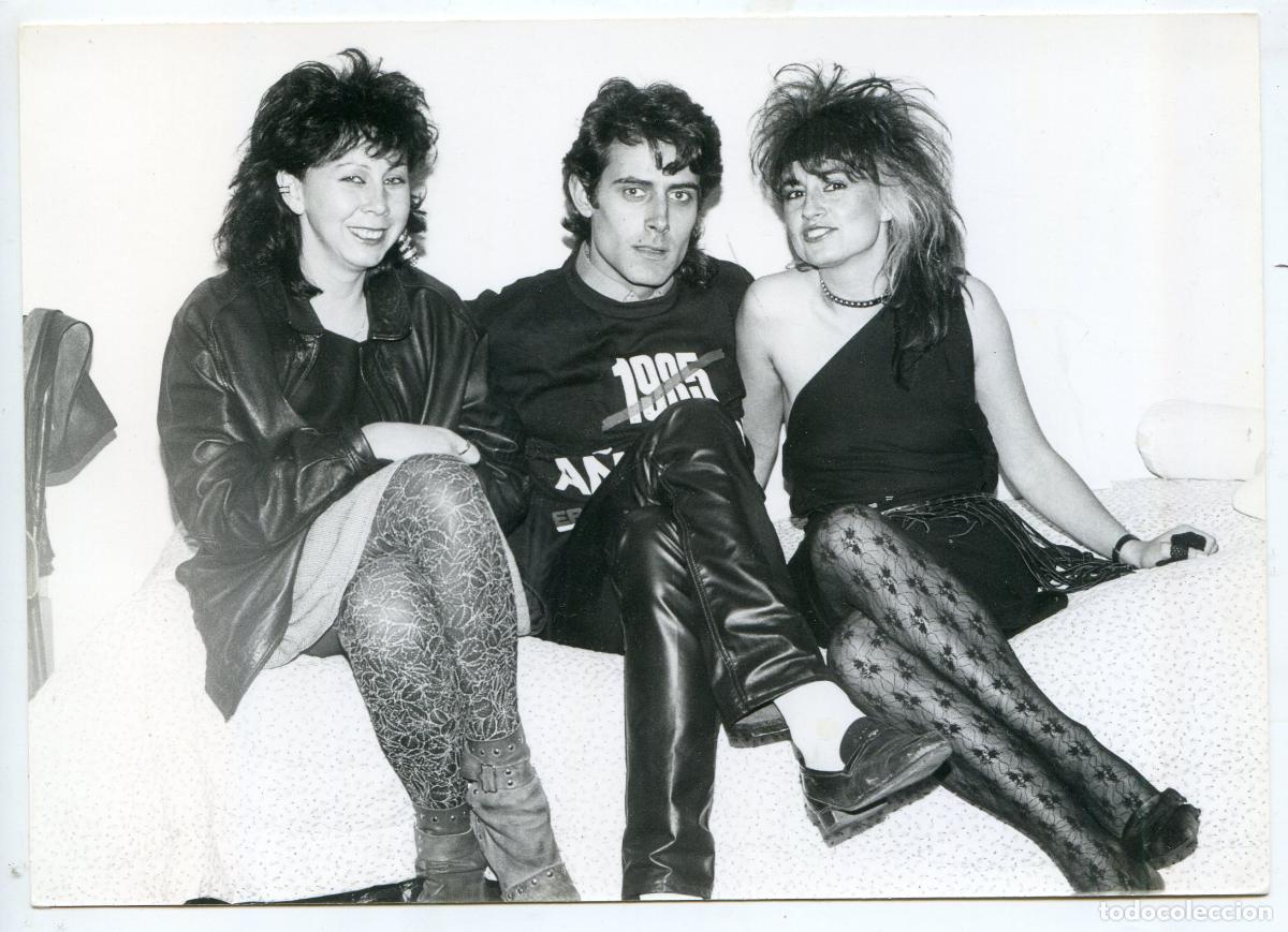 Photos de Chanteurs et Chanteuses: Foto de un cantante o de un grupo musical de los a&ntilde;os 80 a identificar. 17,8x12,7 cm