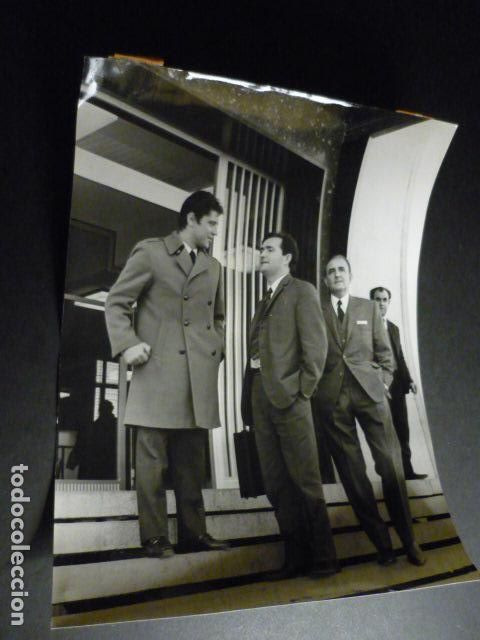 Photos de Chanteurs et Chanteuses: SACHA DISTEL CANTANTE EN MADRID 1967 ANTIGUA FOTOGRAFIA ORIGINAL 18 X 24 CM