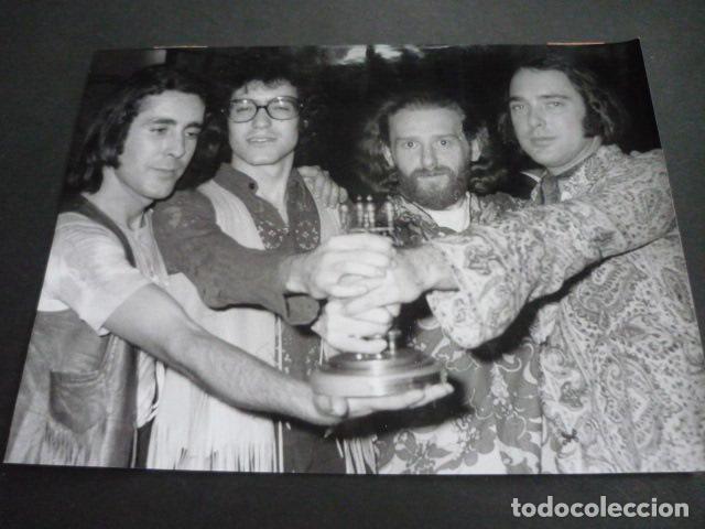 Photos of Singers: JESS & JAMES CANTANTES DUO MUSICAL EN BARCELONA 1969 ANTIGUA FOTOGRAFIA ORIGINAL 18 X 24 CM