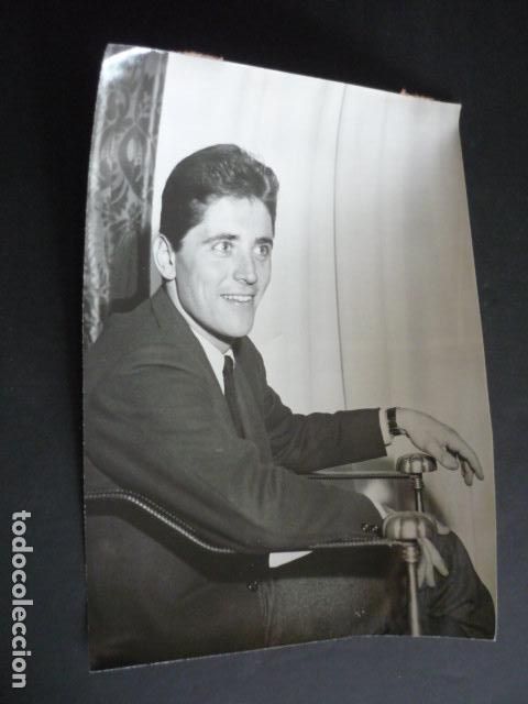 Photos of Singers: SACHA DISTEL CANTANTE ANTIGUA FOTOGRAFIA 24 X 18 CM