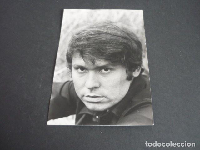 Photos of Singers: RAPHAEL CANTANTE ANTIGUA FOTOGRAFIA 8,5 X 12,5 CM