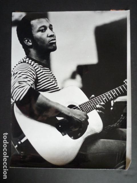 Foto di Cantanti: R. B. GREAVES CANTANTE ANTIGUA FOTOGRAFIA 18 X 24 CM