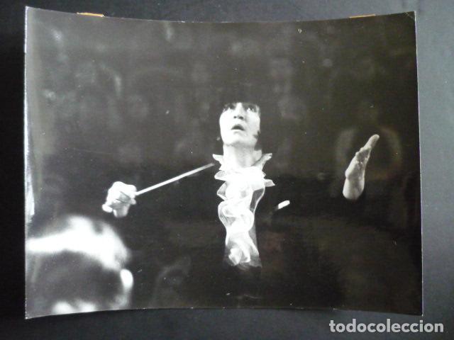 Photos of Singers: VERONICA DUDAROVA DIRECTOR ORQUESTA SINFONICA MOSCU 1975 ANTIGUA FOTOGRAFIA 18 X 24 CM