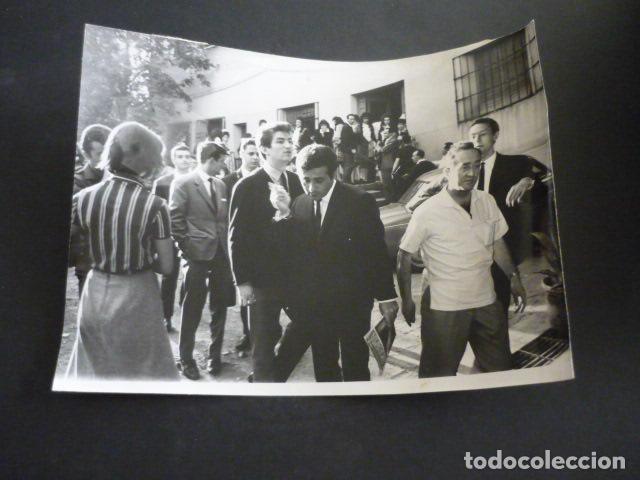 Photos of Singers: EDDY MITCHEL CANTANTE EN SEVILLA ANTIGUA FOTOGRAFIA 18 X 24 CM