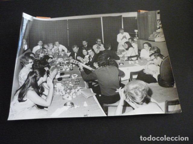 Photos of Singers: FESTIVAL DE MUSICA EN BELGICA VI COPA DE LA CANCION 1969 ANTIGUA FOTOGRAFIA 24 X 18 CM