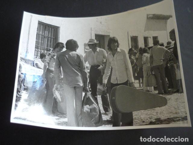 Photos of Singers: LOS CHARLOTS CONJUNTO MUSICAL CANTANTES ANTIGUA FOTOGRAFIA 18 X 24 CM