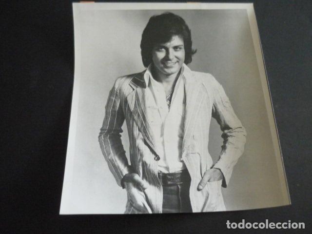 Photos of Singers: TONY LANDA CANTANTE ANTIGUA FOTOGRAFIA 18 X 24 CM