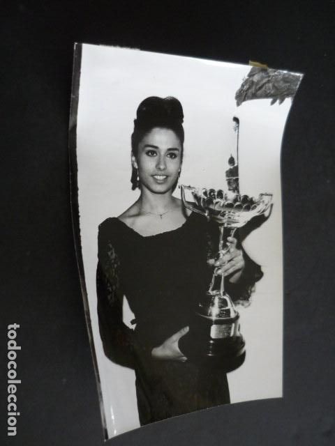 Photos of Singers: LAURA CANTANTE ANTIGUA FOTOGRAFIA 12 X 17 CM