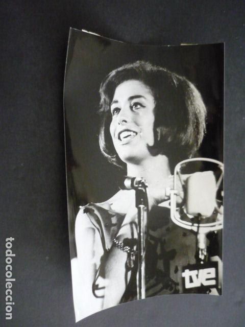 Photos of Singers: LAURA CANTANTE ANTIGUA FOTOGRAFIA 12 X 17 CM