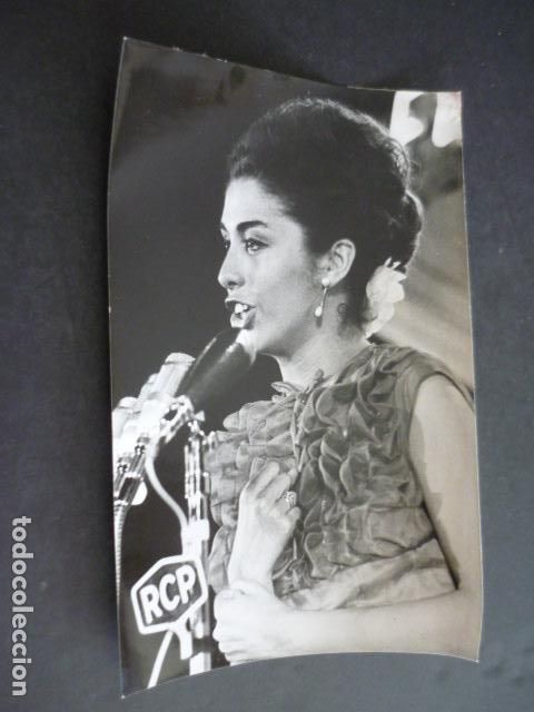 Photos of Singers: LAURA CANTANTE ANTIGUA FOTOGRAFIA 12 X 17 CM