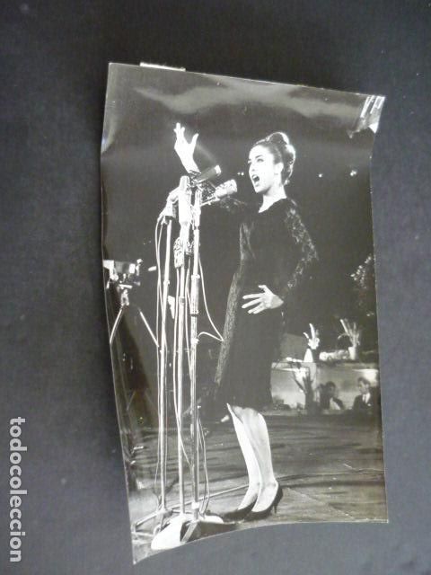 Photos of Singers: LAURA CANTANTE ANTIGUA FOTOGRAFIA 12 X 17 CM