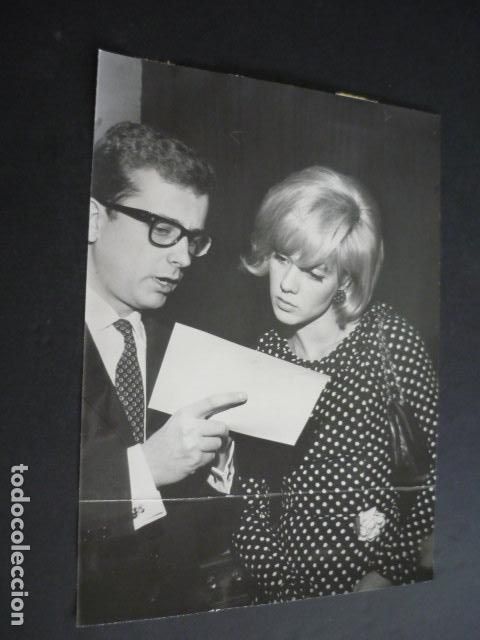 Photos of Singers: SYLVIE VARTAN EN MADRID CANTANTE ANTIGUA FOTOGRAFIA 18 X 24 CM