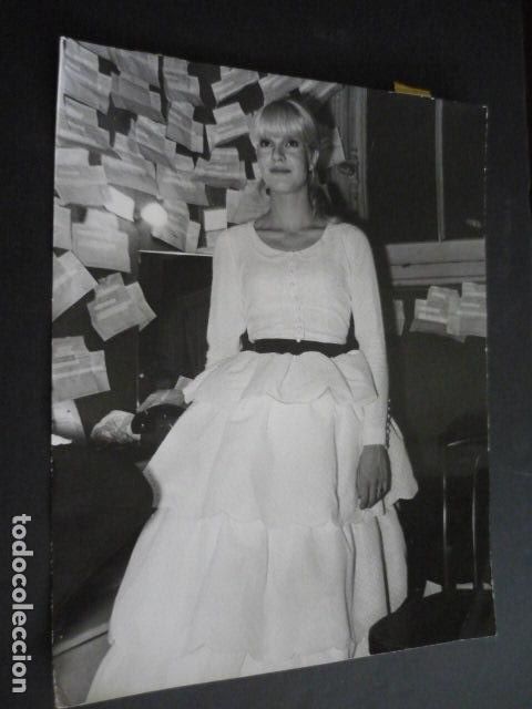 Photos of Singers: SYLVIE VARTAN CANTANTE ANTIGUA FOTOGRAFIA 21 X 26 CM