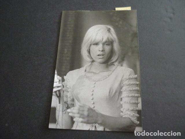 Photos of Singers: SYLVIE VARTAN CANTANTE ANTIGUA FOTOGRAFIA 12 X 18 CM