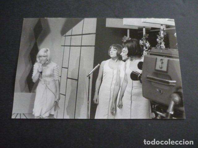 Photos of Singers: SYLVIE VARTAN CANTANTE ANTIGUA FOTOGRAFIA 12 X 18 CM