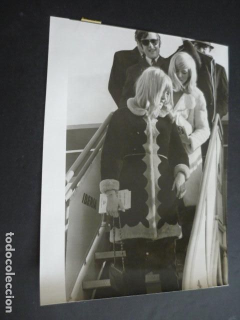 Photos of Singers: SYLVIE VARTAN CANTANTE ANTIGUA FOTOGRAFIA 24 X 18 CM