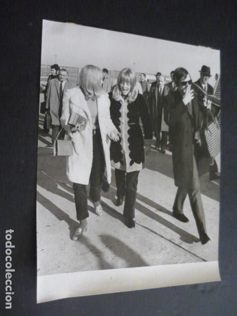 Photos of Singers: SYLVIE VARTAN CANTANTE EN MADRID ANTIGUA FOTOGRAFIA 24 X 18 CM