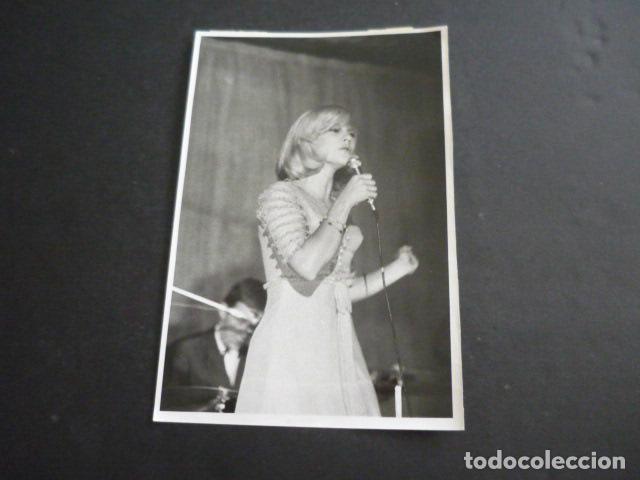 Photos of Singers: SYLVIE VARTAN CANTANTE ANTIGUA FOTOGRAFIA 12 X 18 CM