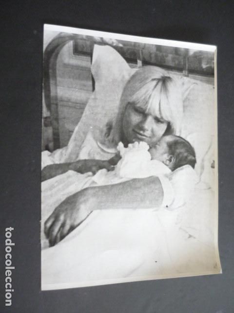 Photos of Singers: SYLVIE VARTAN CANTANTE ANTIGUA FOTOGRAFIA 24 X 18 CM