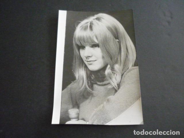 Photos of Singers: SYLVIE VARTAN CANTANTE ANTIGUA FOTOGRAFIA 12 X 18 CM