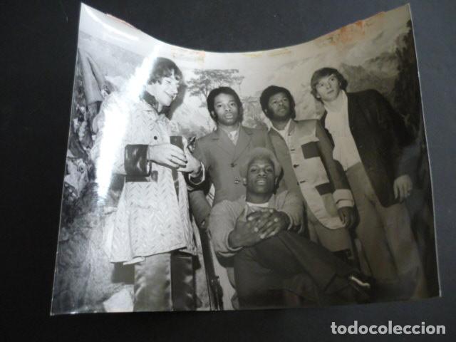 Photos of Singers: THE EQUALS CONJUNTO MUSICAL ANTIGUA FOTOGRAFIA 18 X 24 CM