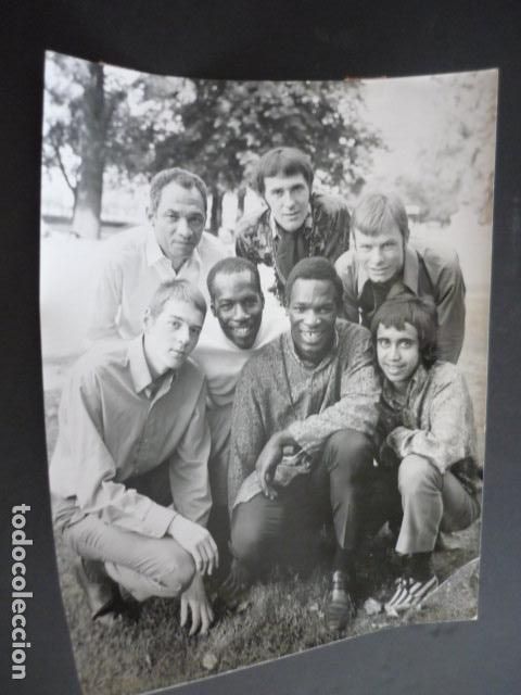 Photos of Singers: THE FOUNDATION CONJUNTO MUSICAL ANTIGUA FOTOGRAFIA 18 X 24 CM