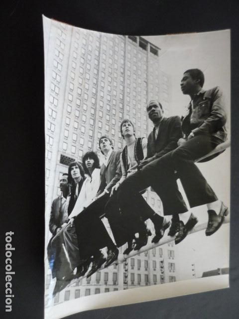 Photos of Singers: THE FOUNDATIONS CONJUNTO MUSICAL ANTIGUA FOTOGRAFIA 18 X 24 CM